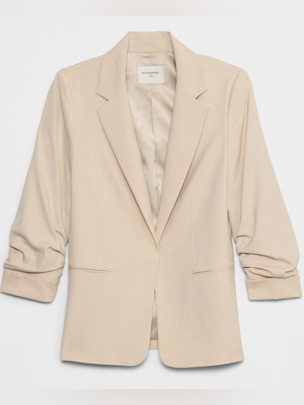 NWT Banana Republic Hayden Blazer 
Size Small
Color: Oyster Pearl 

MSRP: $180
